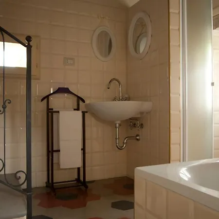 Podere Pradarolo Farm stay Varano de' Melegari