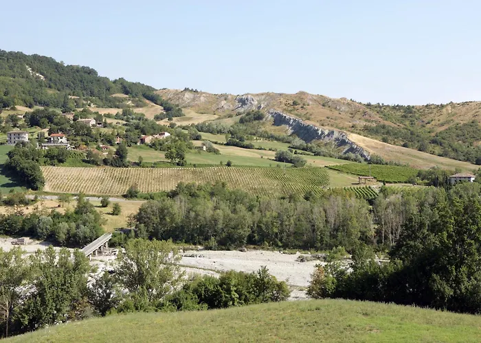 Lantgård Podere Pradarolo Varano deʼ Melegari